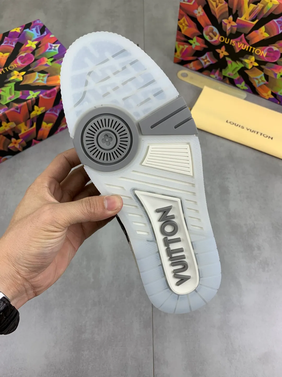 Men's men's shoes 💰P540 New style 💰💎💎Latest color High version 2025Louis*Vuitto* LV Traine catwalk TRAINER outsole and fabric private model A shoe that definitely costs a lot of money and effort. This series was designed after the arrival of Vifgil. It is favored by many fans every season. Original TPU outsole Original packaging Color: black Available in white (available from stock, super fast shipping) Code number: 35-46